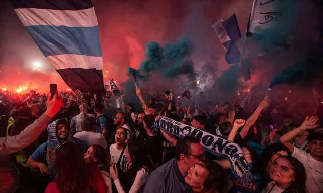 国际米兰逆转取胜，球迷欢呼雀跃的简单介绍